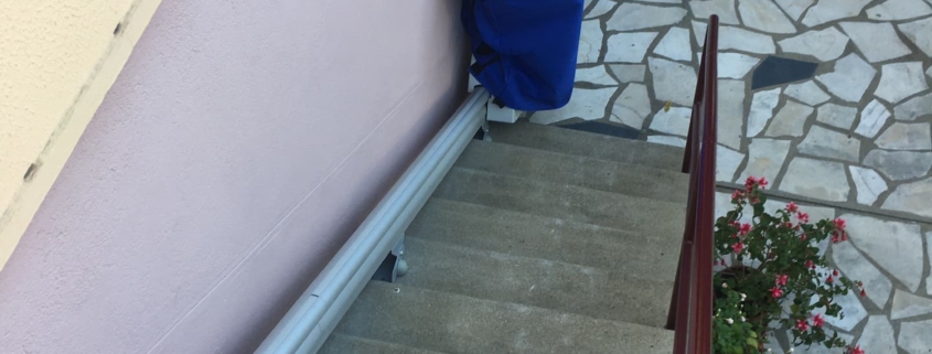 Monte escalier droit Handicare en extérieur Sur Le Mans