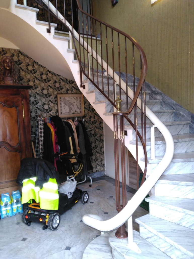 Monte-escalier courbe Freecurve à L'Huisserie